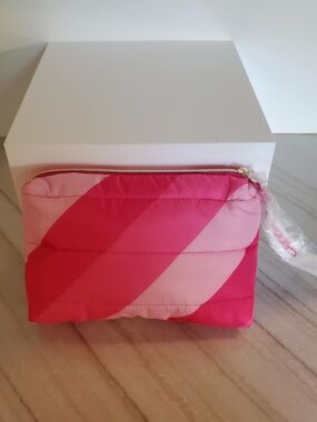 ✨NWOT✨Estee Lauder Pink Striped Puffy Quilted Logo Makeup Beauty Wristlet Bag